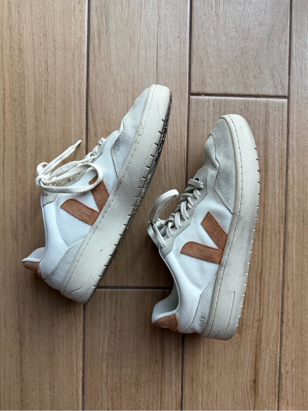 Veja Men’s Low-Top Sneakers in White and cream Suede